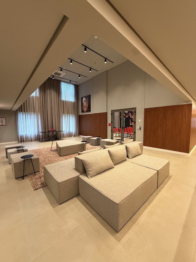 Radisson Red Ibirapuera 25/40