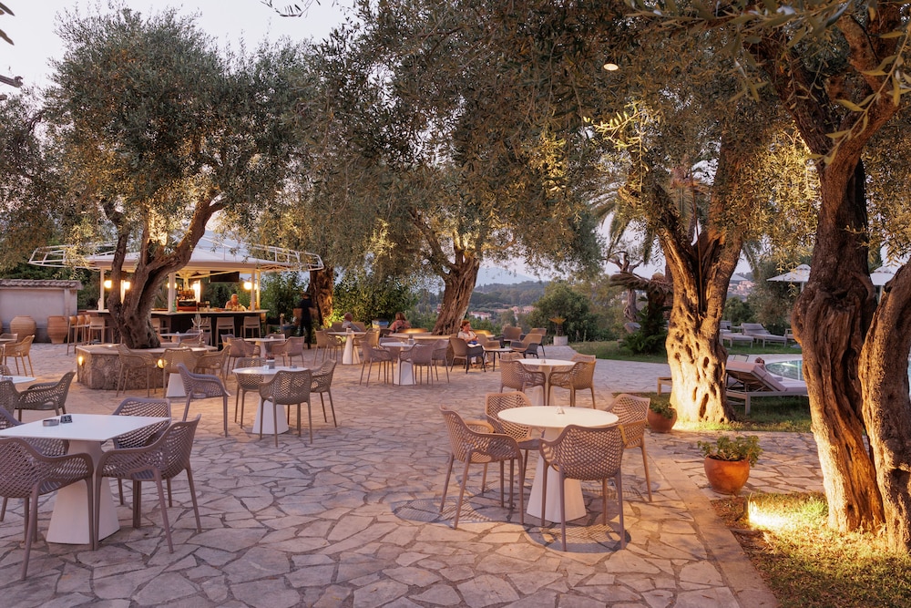 Paradise Hotel Corfu 35/39