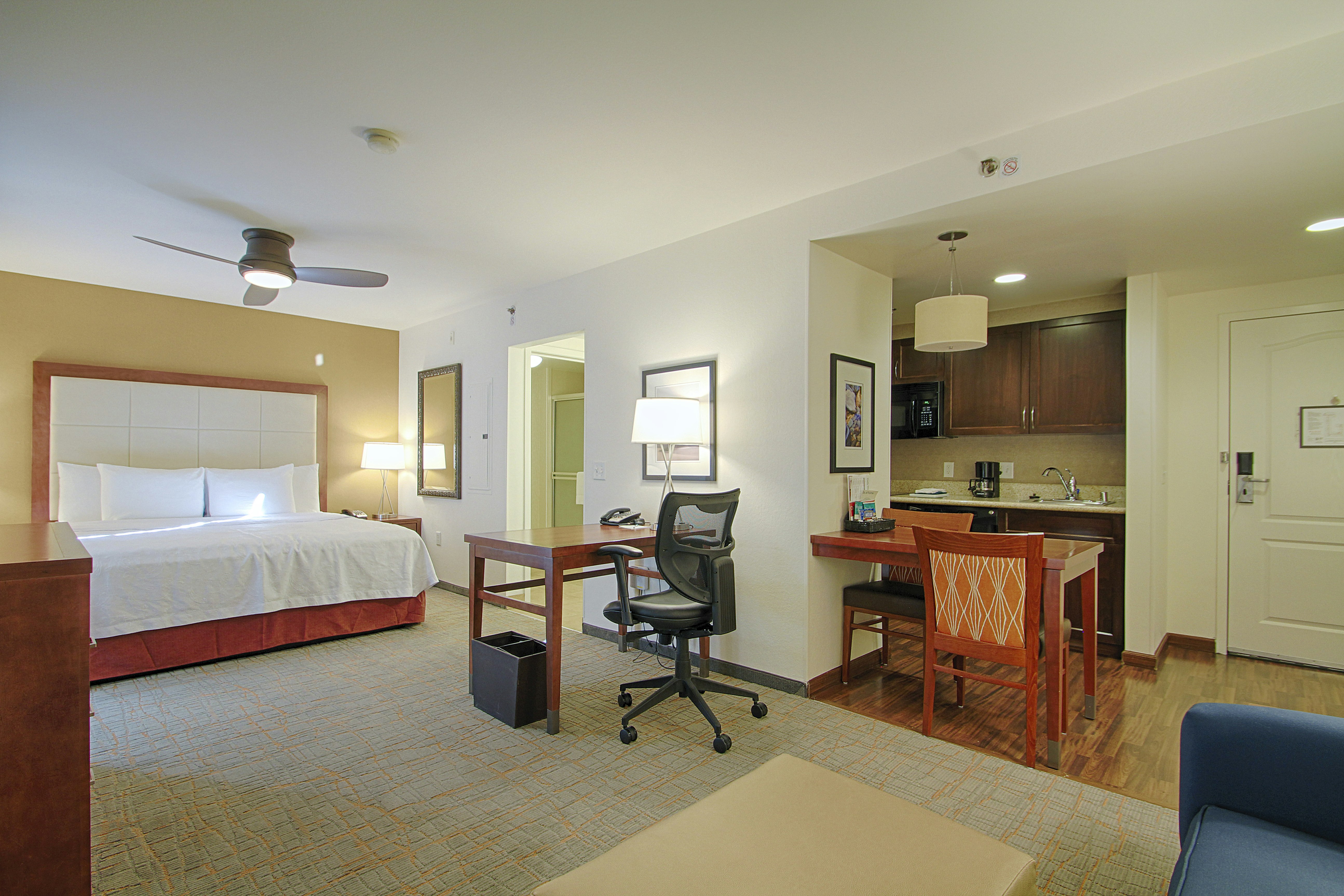 STUDIO, SUITE, KING BED, SMOKING