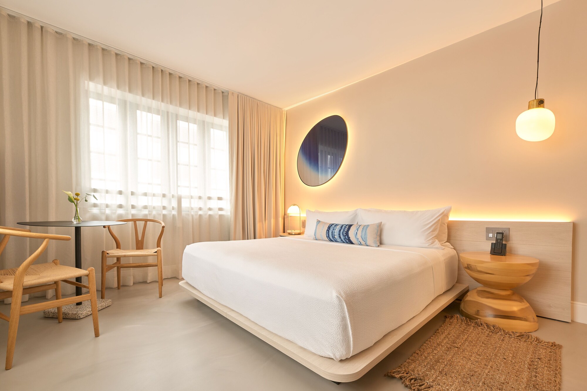 COURTYARD, SUPERIOR, KING BED, ACCESSIBLE