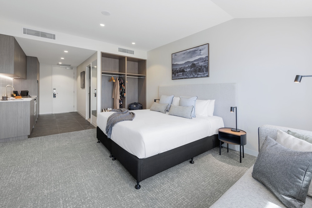 Connecting, Studio, Apartment, 2 King Beds