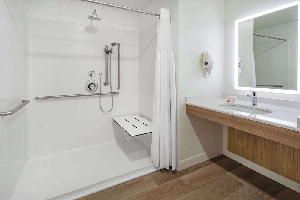 Microtel Inn and Suites by Wyndham Summerside 39/39