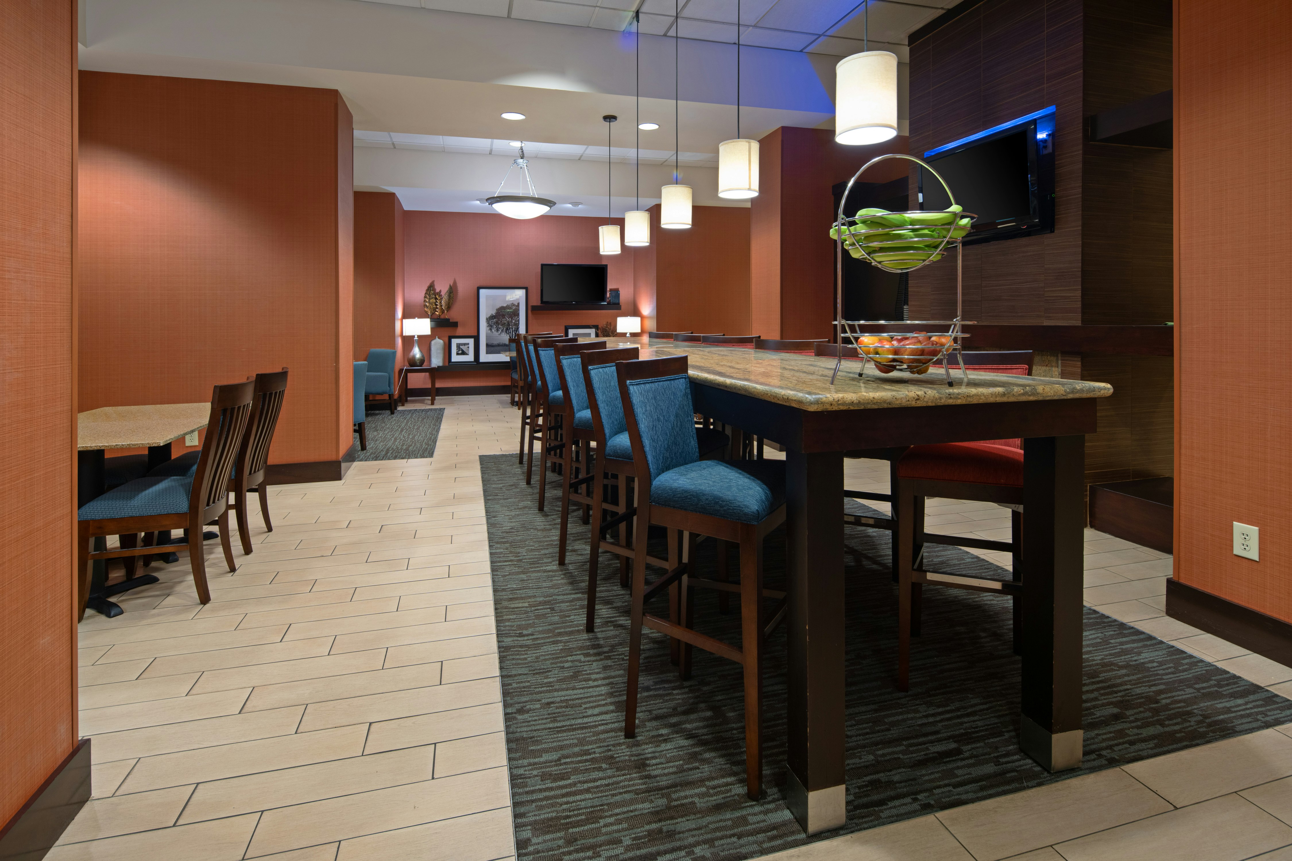 Hampton Inn Suites Bremerton 36/57