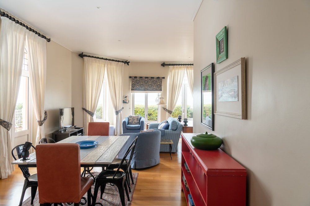 The Majestic Apartment 33/50