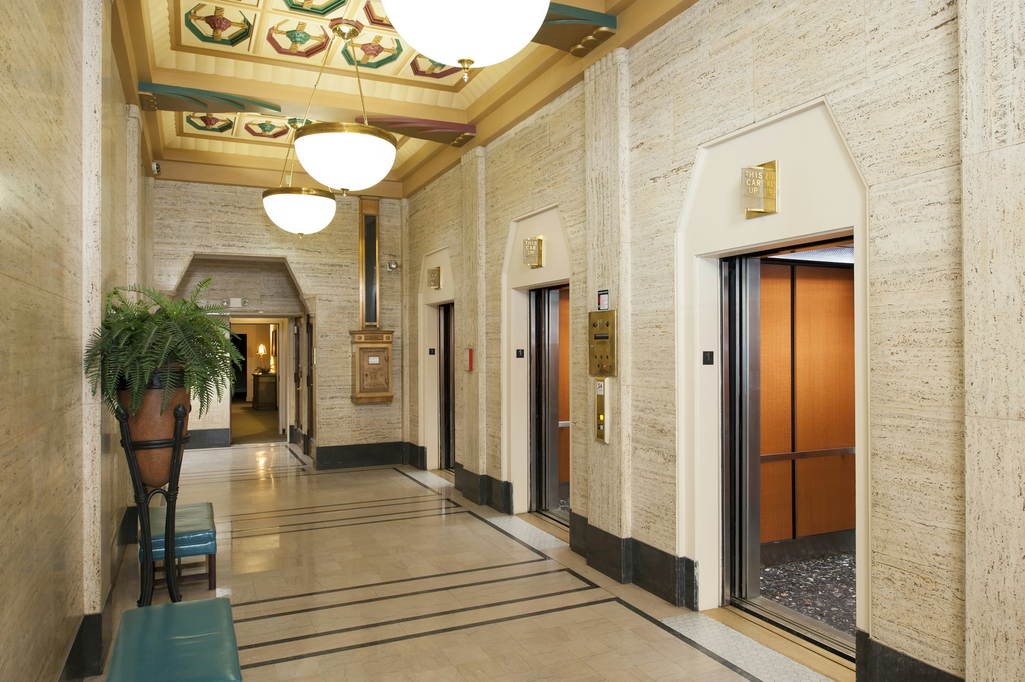 Hampton Inn Indianapolis Downtown Across From Circle Centre 4/75