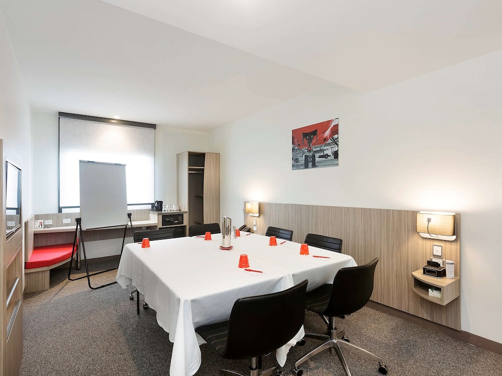 Ibis Mackay 57/67