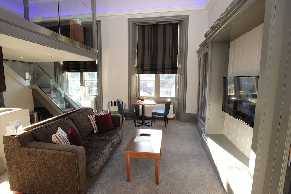 Court Residence 30/49