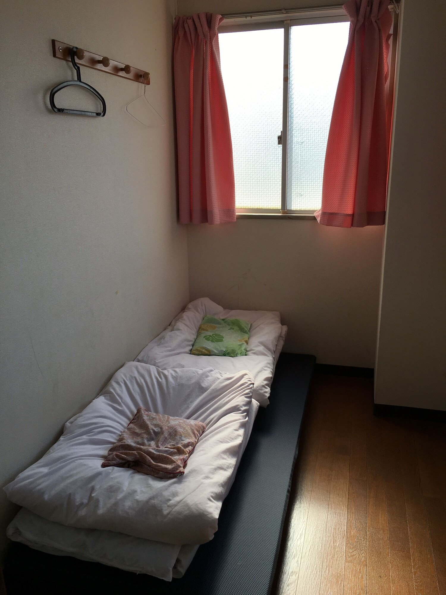 JAPANESE, TWIN BEDS