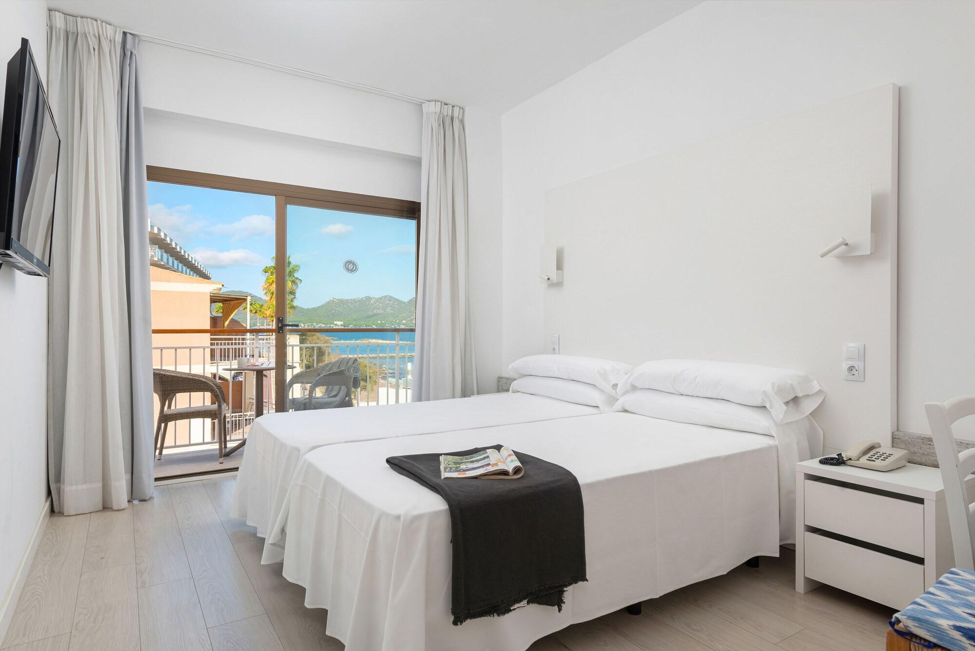 Room, Double Bed, Lateral Side Sea View, Balcony