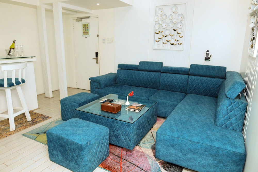 THE AANANDA IMPERIAL 29/50