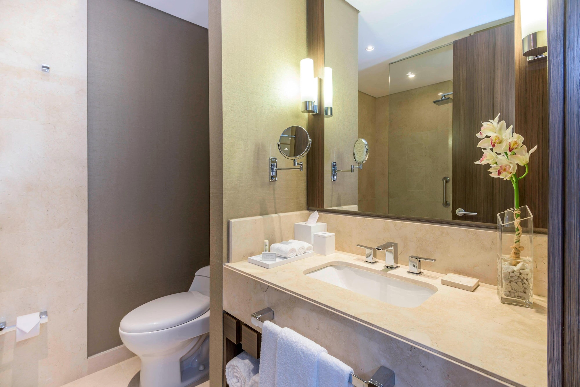 Superior, Twin Beds, Courtyard By Marriott Bogota Airport 4/6
