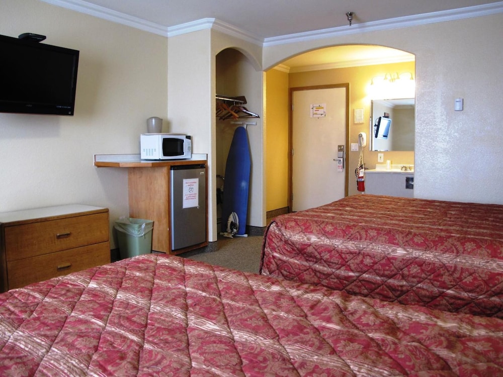 Merrill Field Inn 16/76