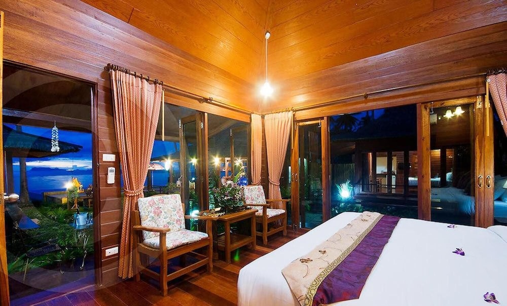 Lipa Bay Resort 24/55