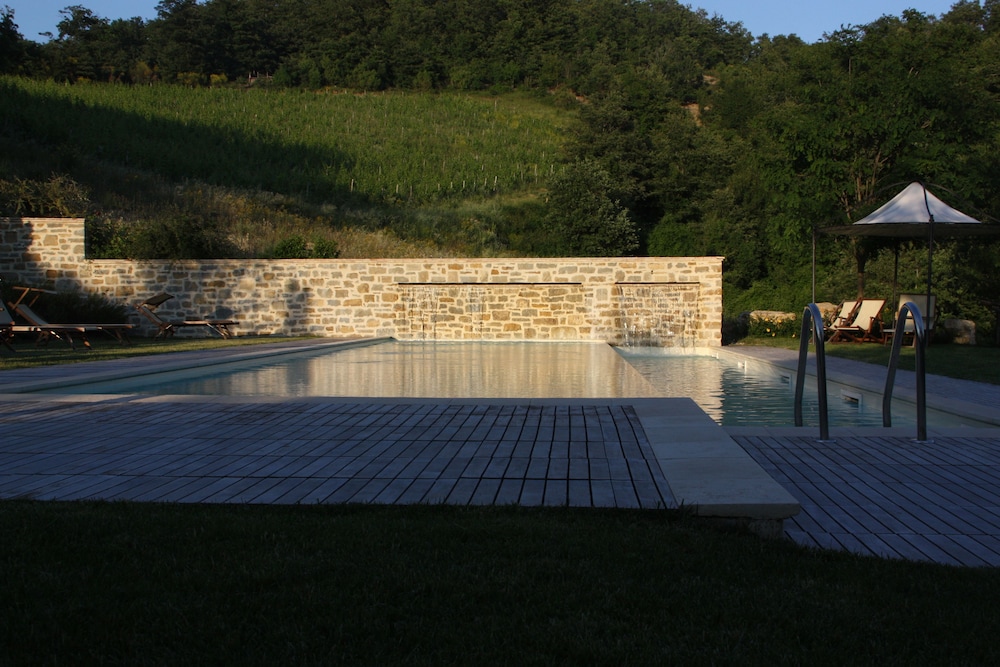 La Tavola Dei Cavalieri & Il Borgo 7/60
