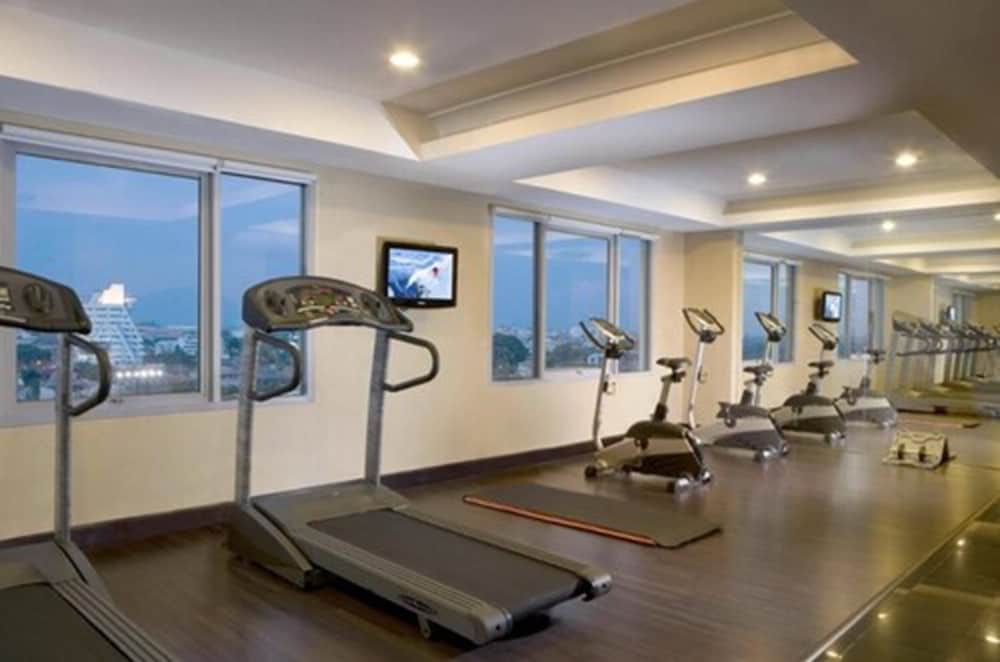 Hotel Santika Pandegiling 32/55