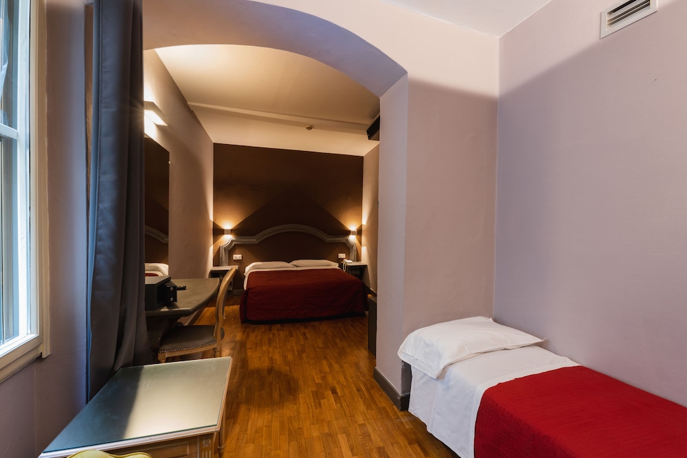 غرفة ثلاثية بسرير مزدوج وسرير فردي، Hotel Unicorno 3/6