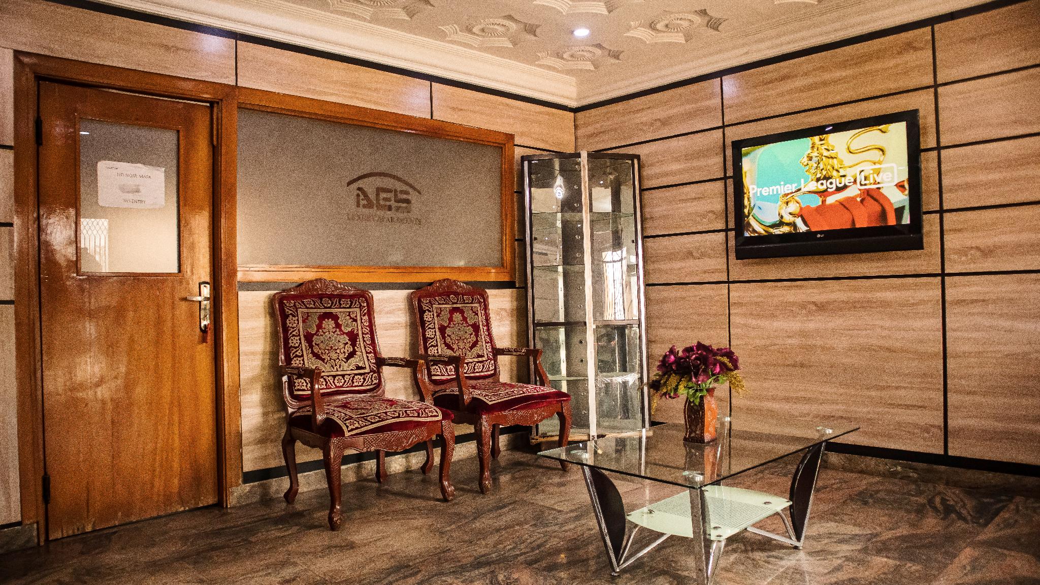 AES Luxury Apartments 13/17