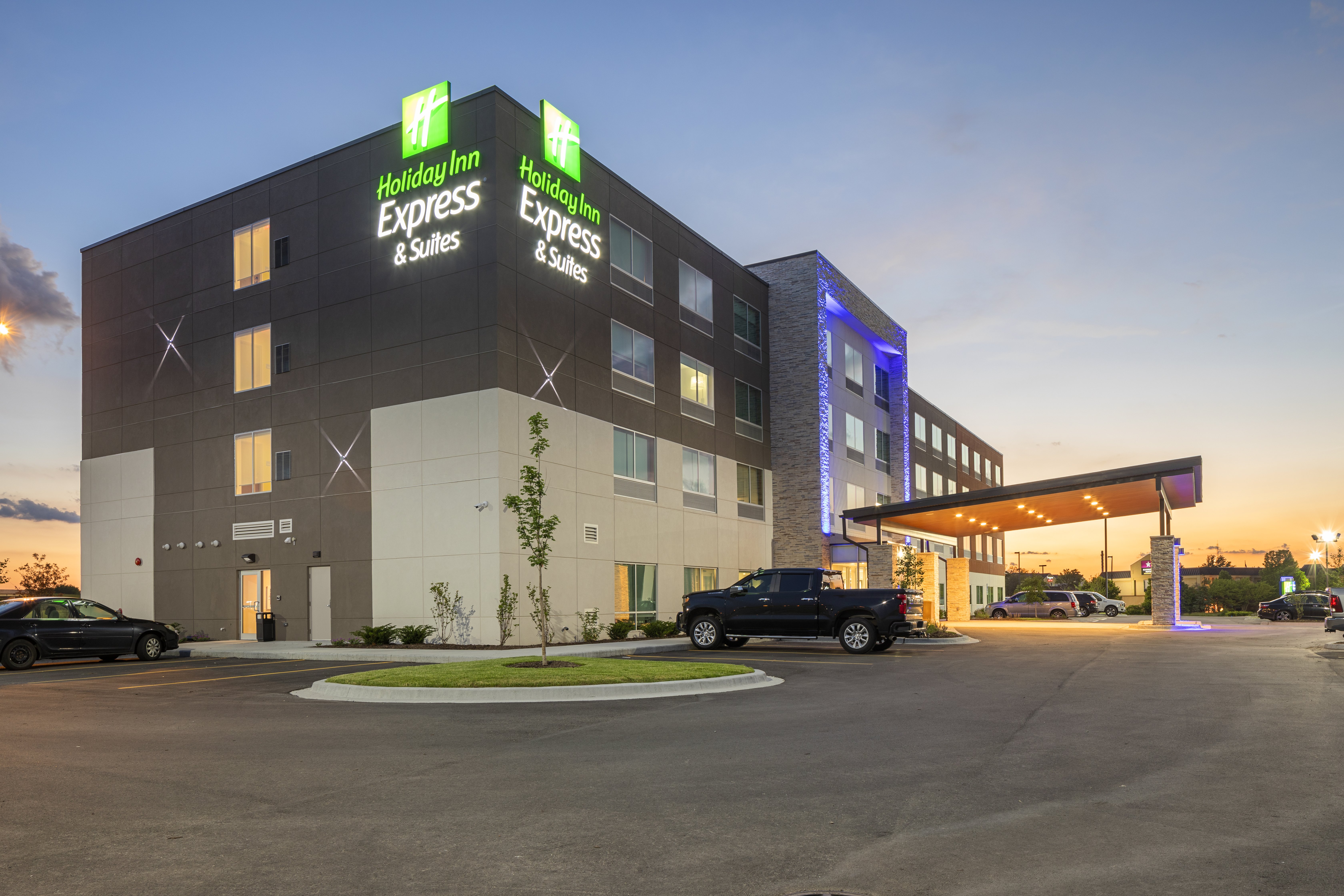Holiday Inn Express Suites Bourbonnais East Bradley 65/67