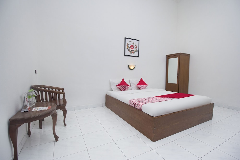 OYO 759 Hotel Dewi Sri 8/17