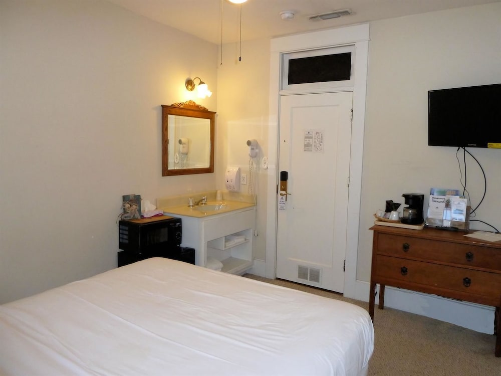 Americas Best Value Inn & Suites Royal Carriage 14/41
