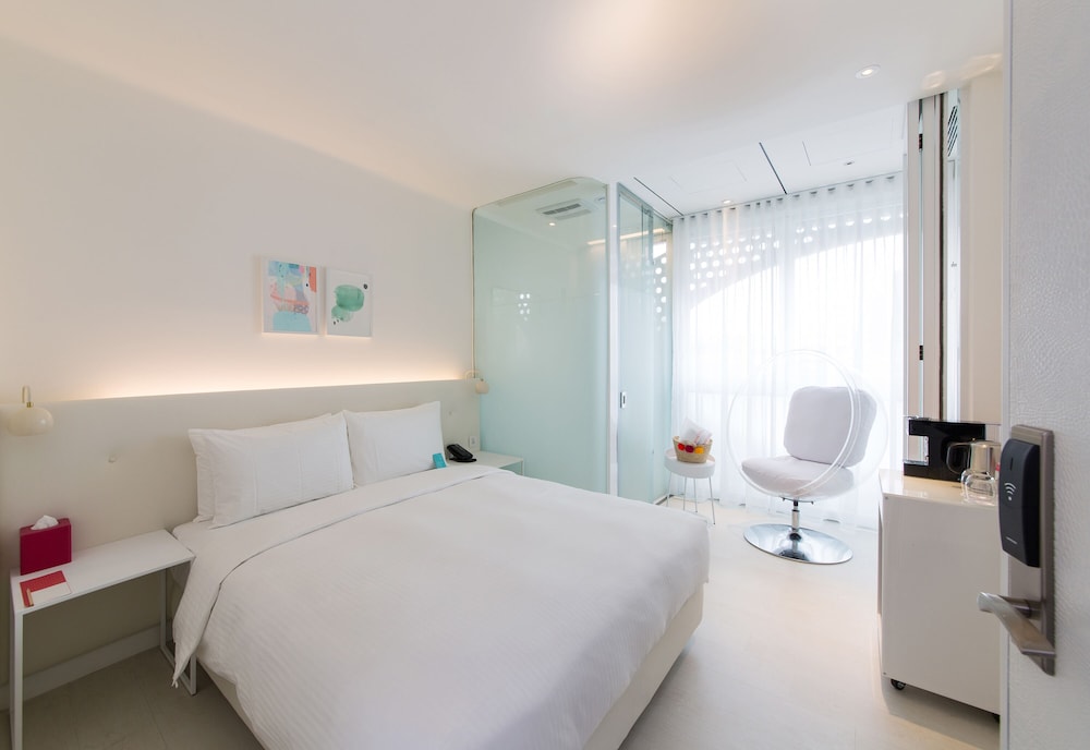 HOTEL POISPOIS 12/56