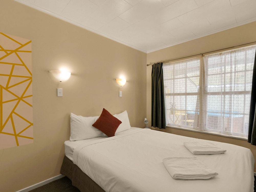 Kowhai And Colonial Motel 15/49