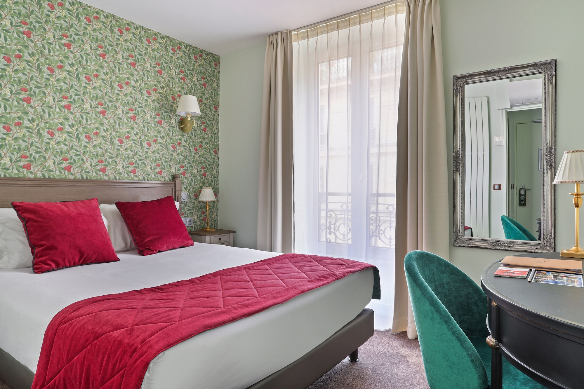ROOM, DOUBLE BED