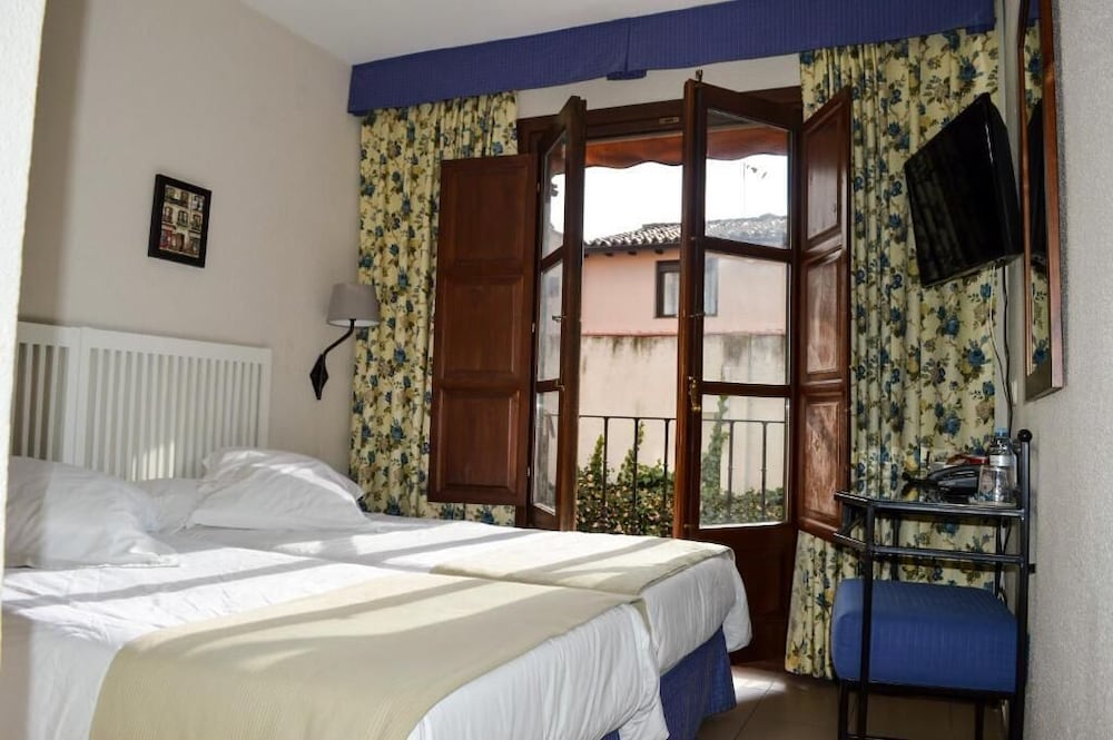 Hostal Miguel De Cervantes 10/57
