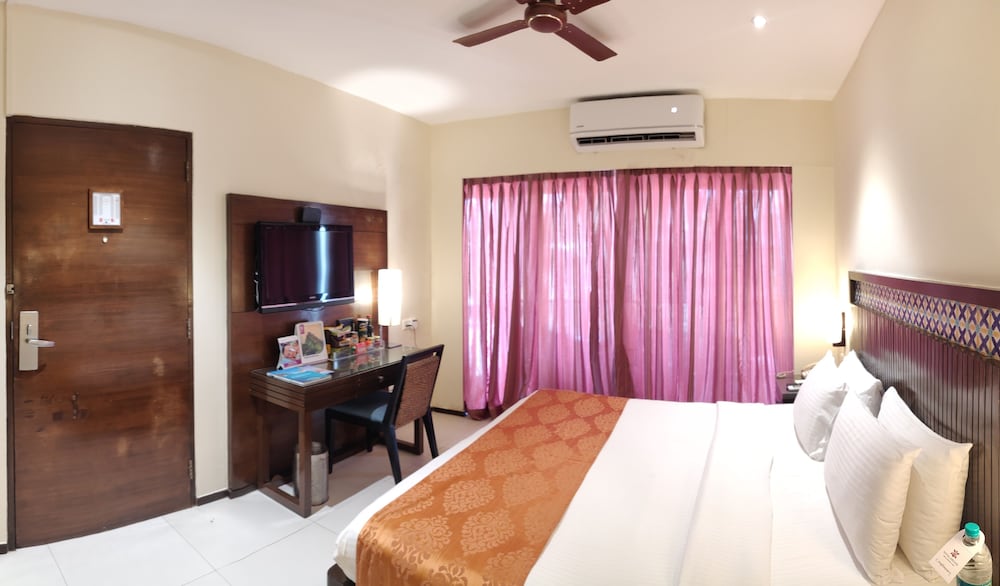 Royal Orchid Beach Resort & Spa, Goa 12/67
