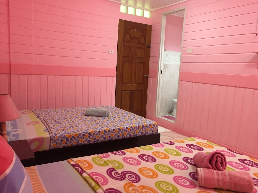 Hayward Travel Inn 38/55