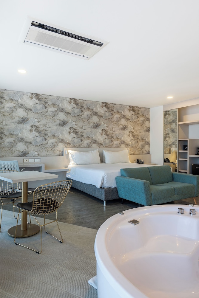 Hotel Black Tower Premium 70/70