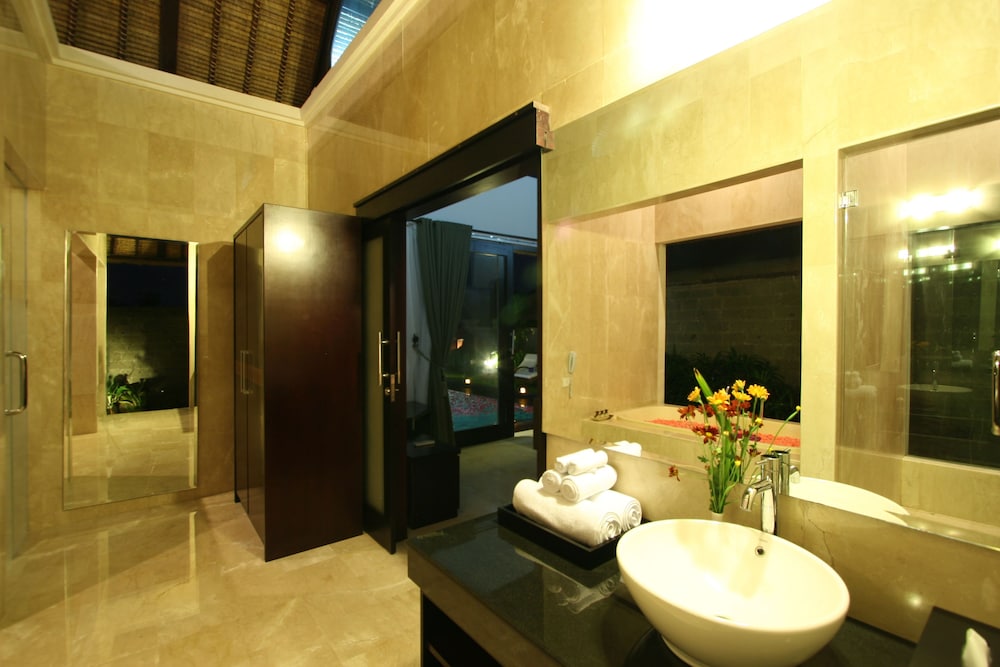 Santi Mandala Villa And Spa 140/140