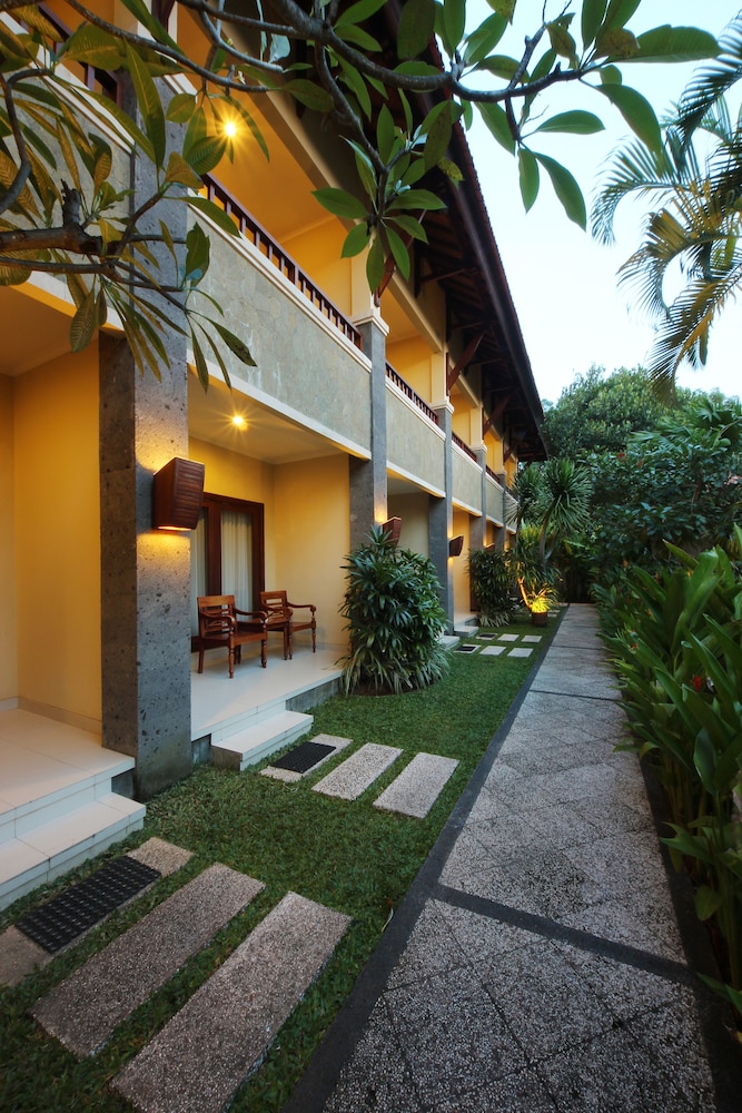 ADHI JAYA HOTEL 5/56