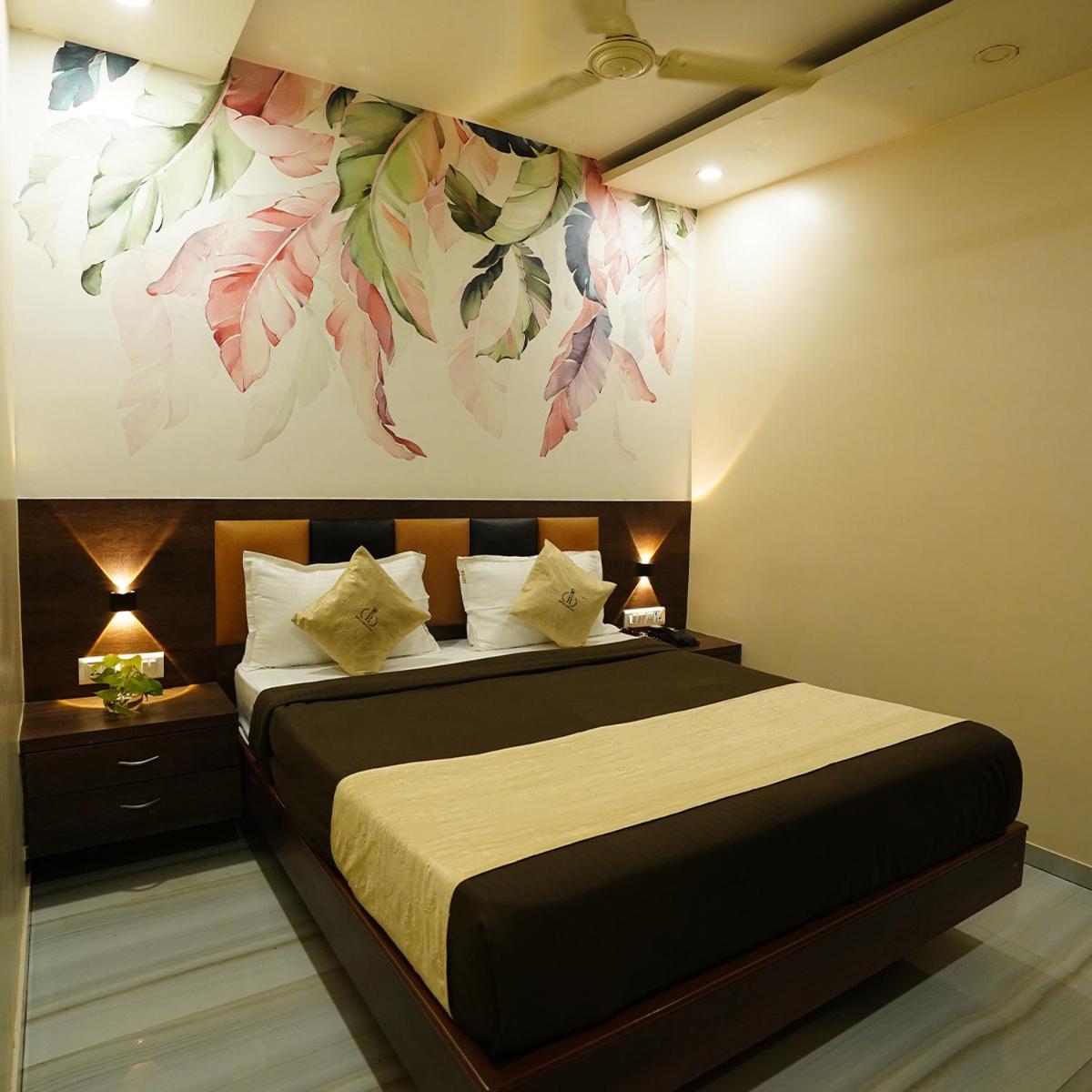 Hotel Royce Executive, Near US Consulate 17/28
