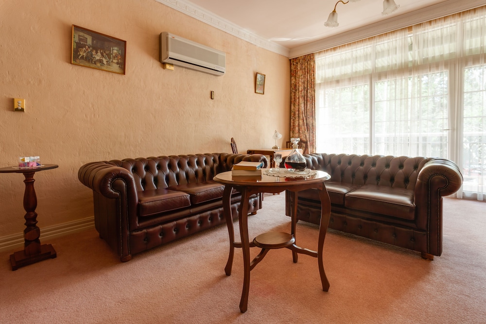 VICTORIA HOUSE MOTOR INN 17/30