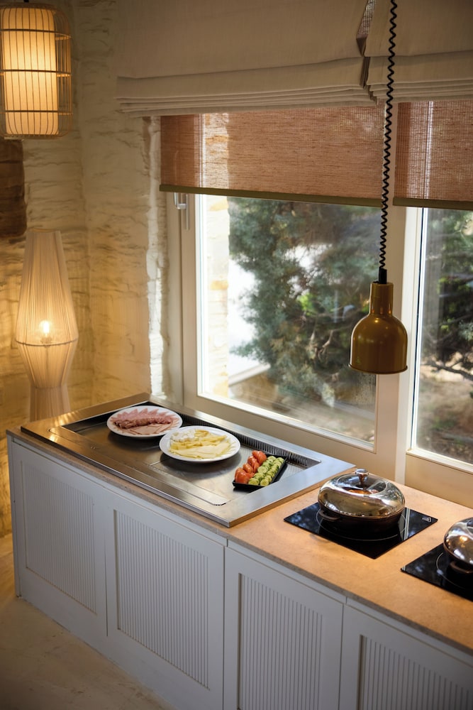 Porto Kea Suites 6/70