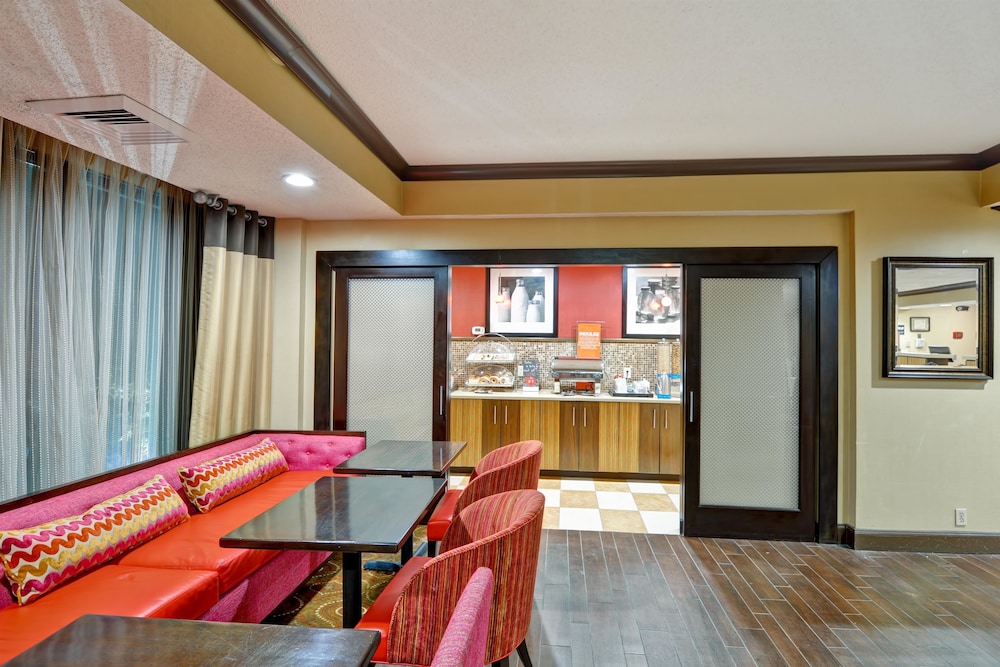 Hampton Inn Albany Wolf Road 36/65