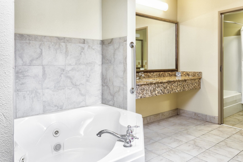 Americinn By Wyndham Vidalia 10/30