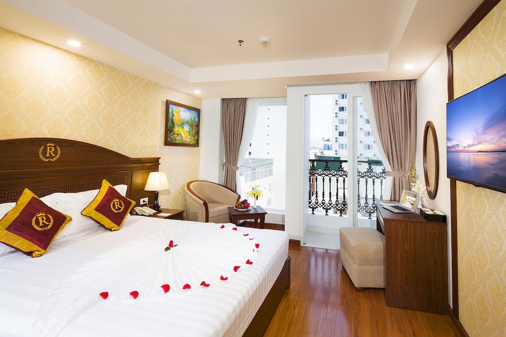 DELUXE, CITY VIEW, BALCONY