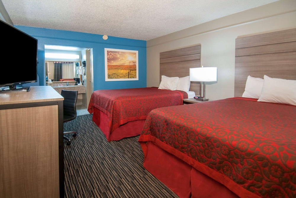 Days Inn by Wyndham Central San Antonio NW Medical Center 10/40