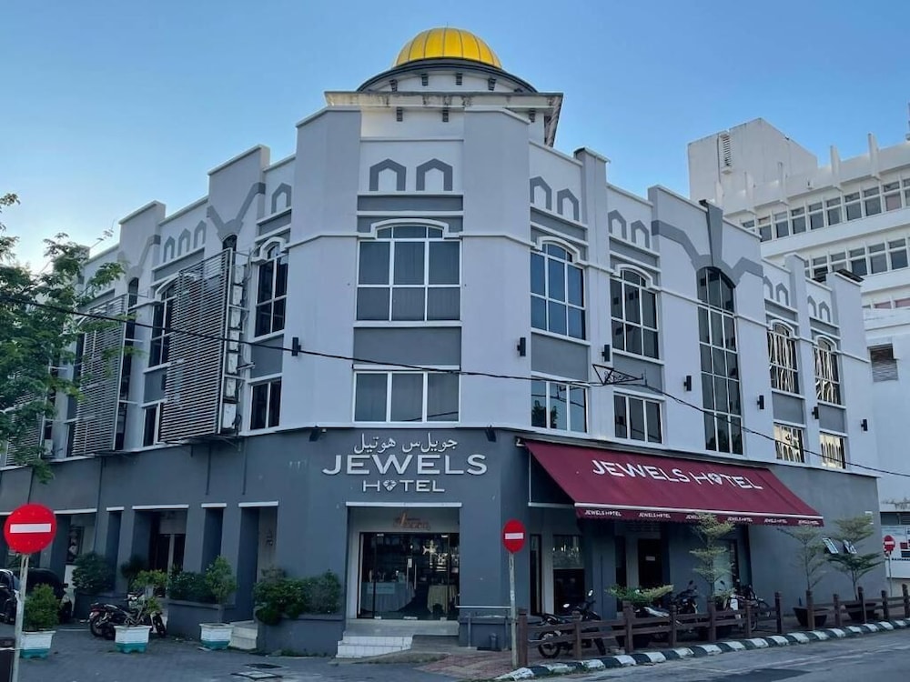 Jewels Hotel 4/46