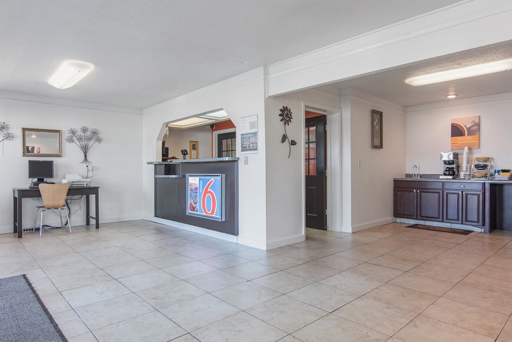 Lobby at Motel6 Hope, AR, HOPE - AR
