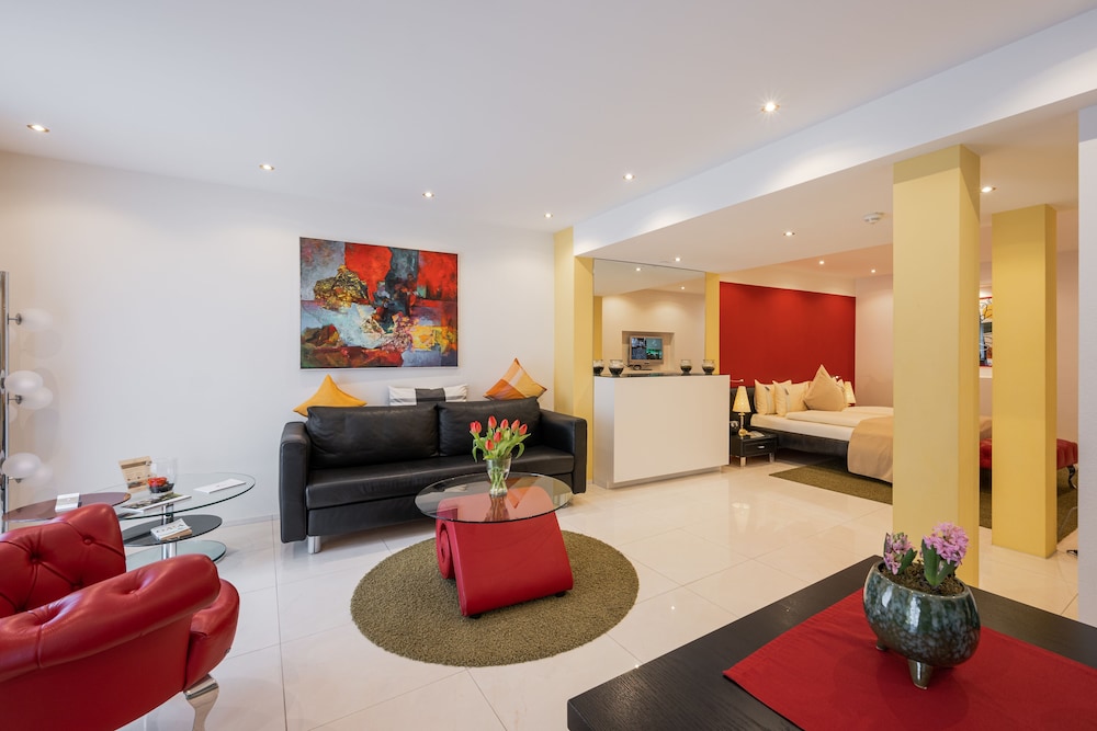 Gaia Hotel 52/75