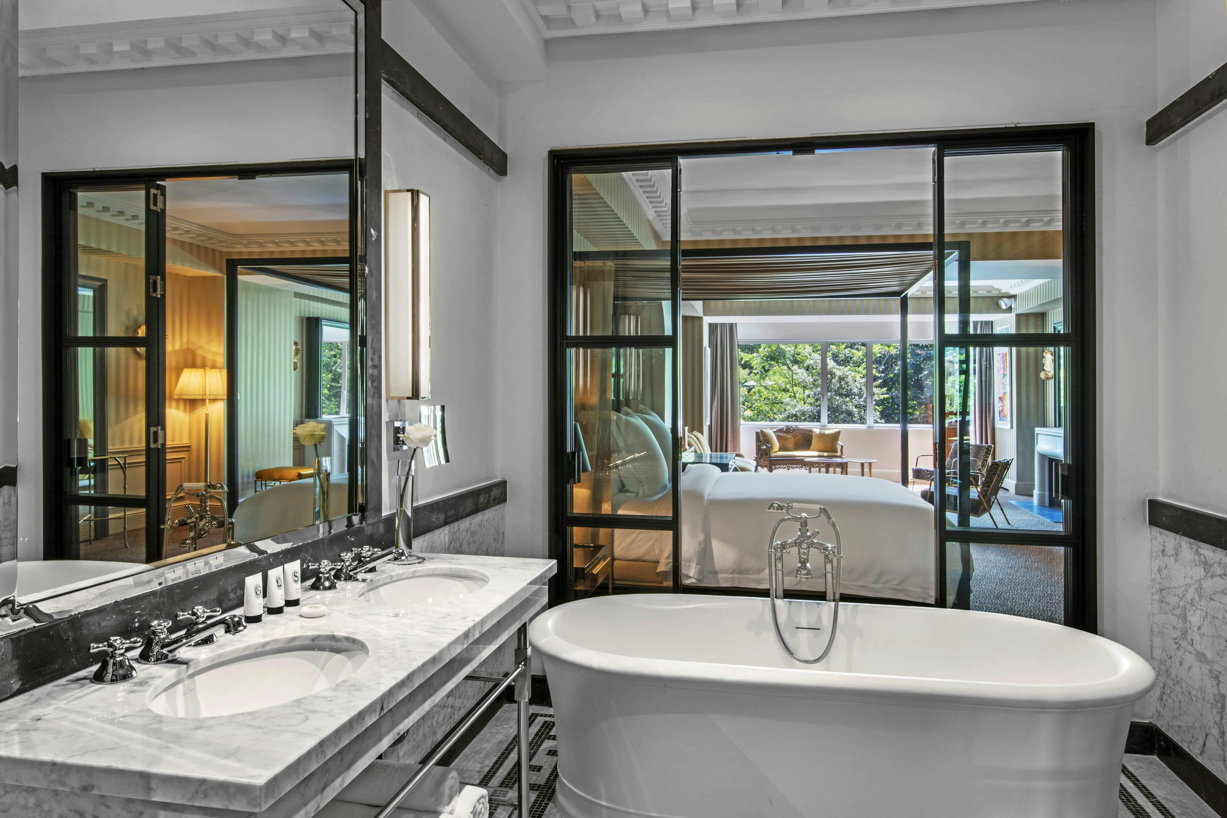 Hotel De Berri Champs-Elysees, A Luxury Collection Hotel, Paris 18/19