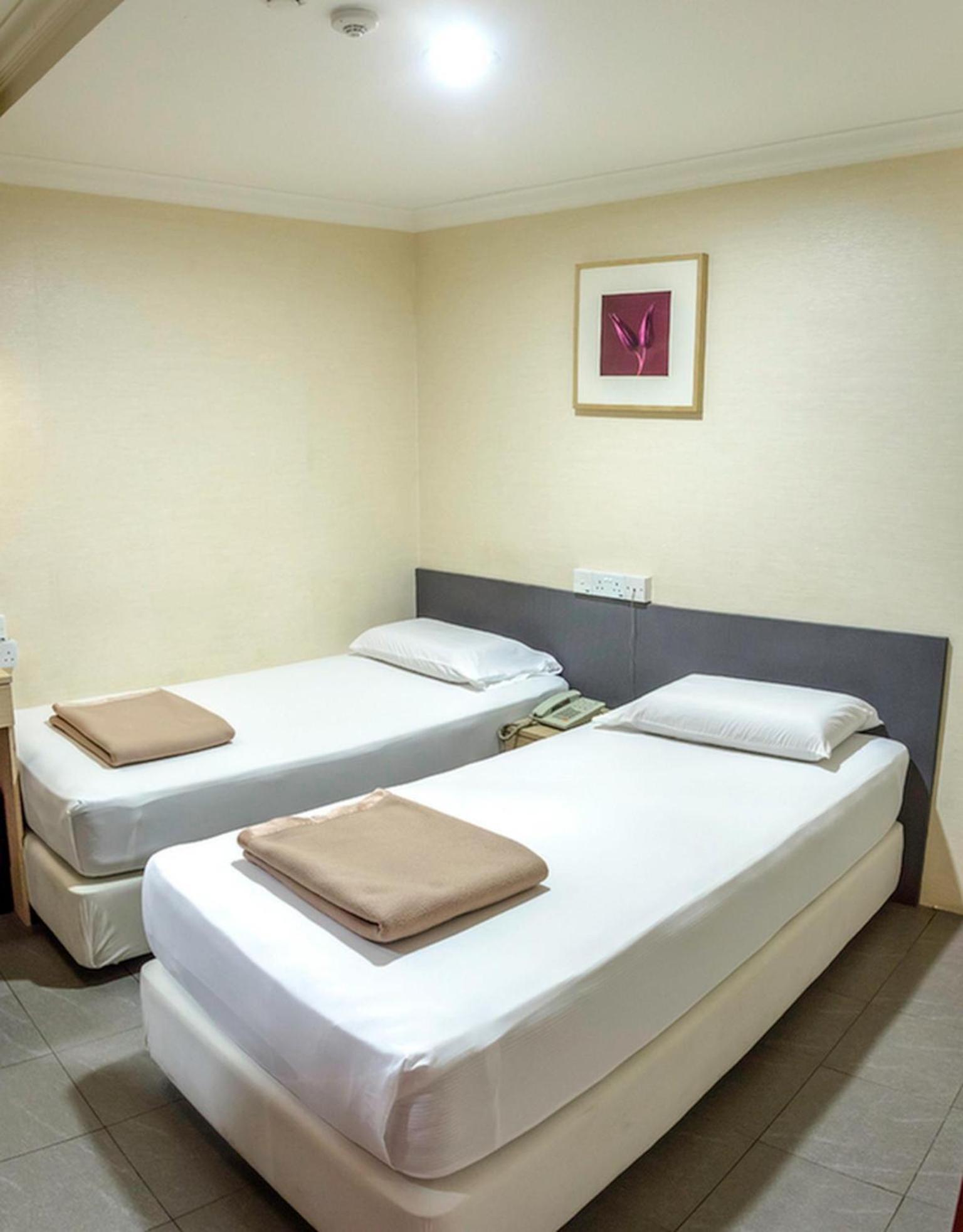 Standard, Queen Bed