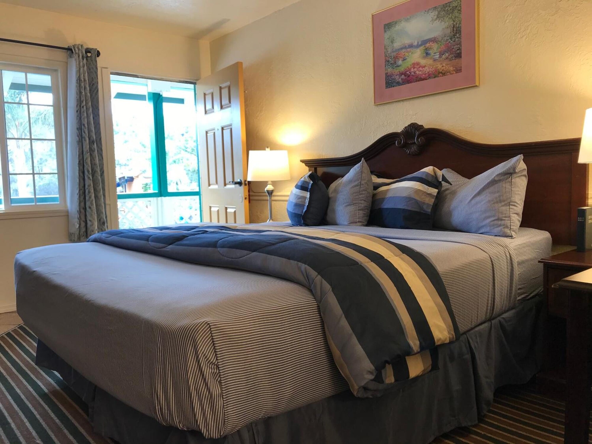 STANDARD, KING BED
