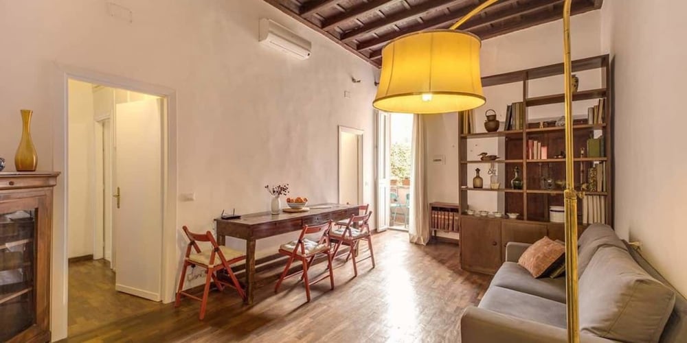 Passetto at Borgo Pio 12/25