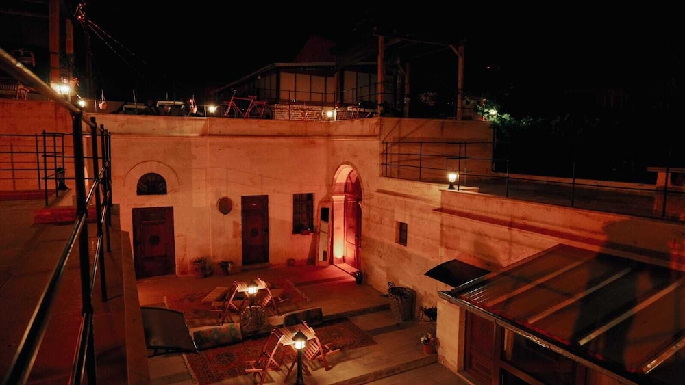 Lavinia Cappadocia Cave 40/50
