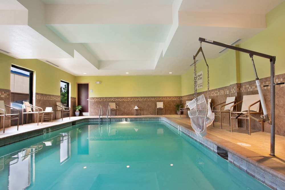 Hampton Inn and Suites Laurel, MS 22/45