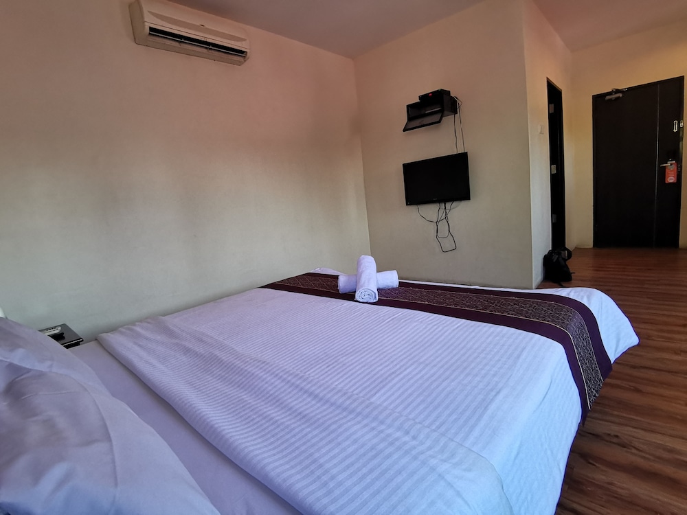 8 BOUTIQUE BY THE SEA HOTEL 20/50